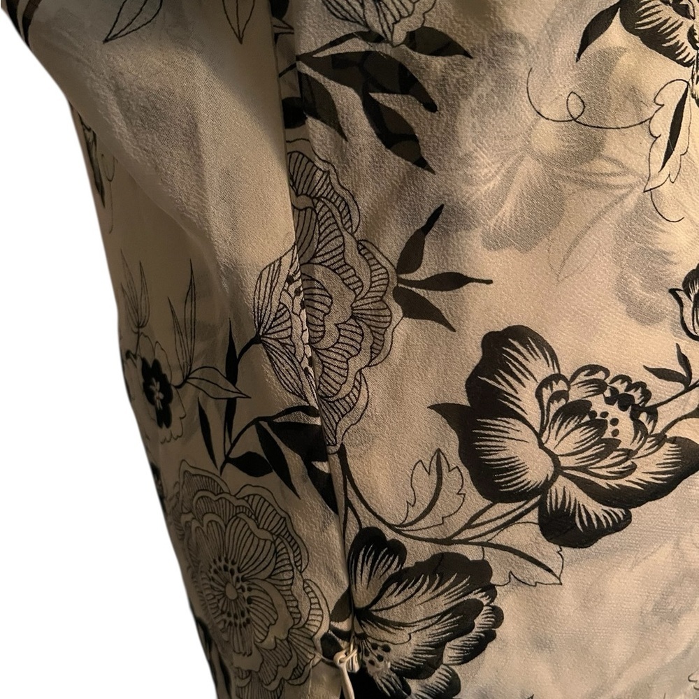 White House Black Market Floral 100% Silk Top - Picture 6 of 7